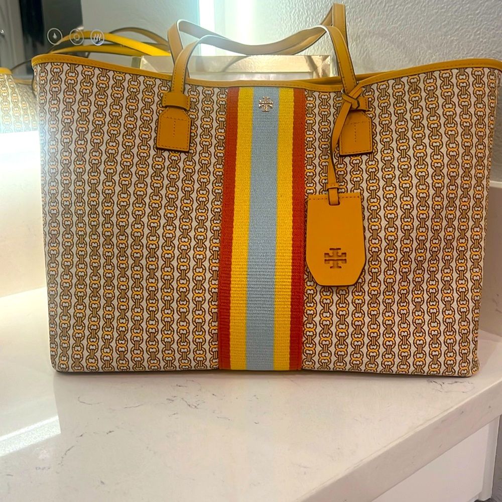 Tory Burch large Gemini link tote - EUC